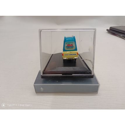 CORGI LYONS MAID ICE-CREAM VAN ( PRE-OWNED)