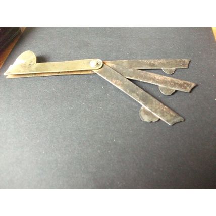 VICTORIAN VETERINARY 3 BLADED BLOOD LETTING FLEAM BRASS BODIED MADE BY RICHARDS