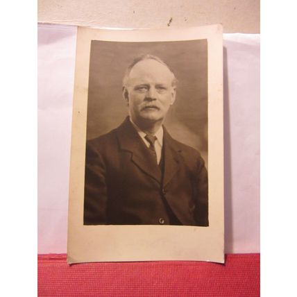 UNKNOWN SMART GENTLEMAN antique photograph postcard /