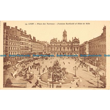 R054803 Lyon. Place des Terreaux. Fontaine Bartholdi et Hotel de Ville. Combier