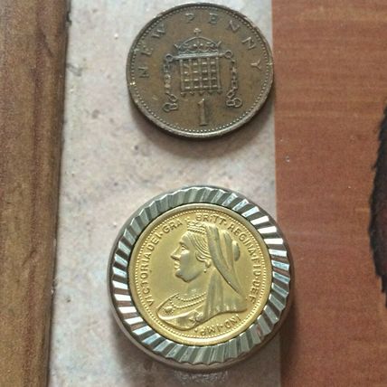 1/2 Sovereign Jewellers copy mounted In a Metal Pendant With chain hole.