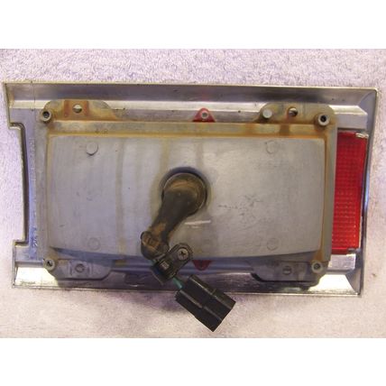 1971 PLYMOUTH CUSTOM SUBURBAN PS INNER TAILLIGHT LENS & HOUSING STATION WAGON