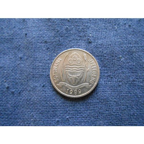1989 BOTSWANA 10 THEBE COIN.