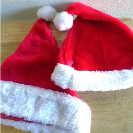 Christmas Holiday Items 2 Stockings 2 Hats 300 New Ornament Hooks
