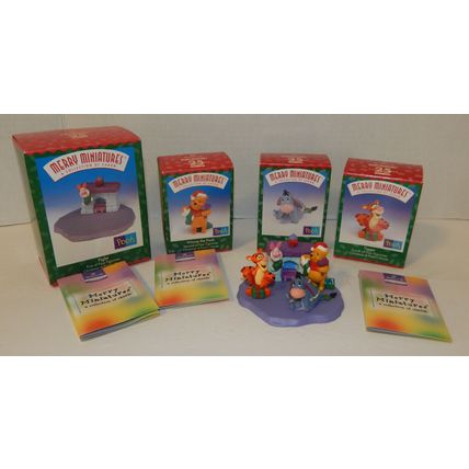 Hallmark 1999 Christmas at Pooh's House Merry Miniatures Complete Set
