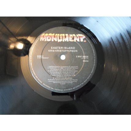 LP. 1978.KRIS KRISTOFFERSON. EASTER ISLAND. SMNT 86056.LYRIC SHEET.NEAR MINT