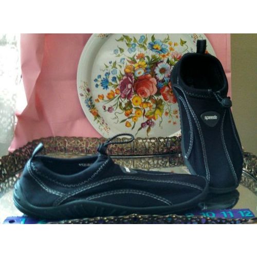 Speedo black spandex surf beach water shoes aqua socks US small 4/5