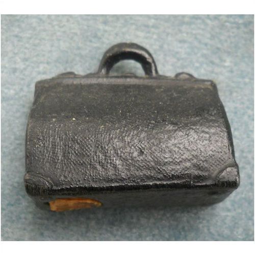 Vintage Doctor's Medical Bag Salt or Pepper Shaker Cast Pewter