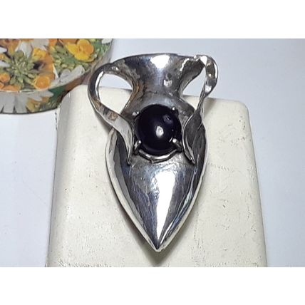Vintage handmade Natural Oval Onyx cab urn Sterling Silver 18 gram Brooch #18836