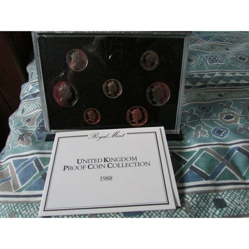 1988 QUEEN ELIZABETH II ROYAL MINT PROOF SET. AU