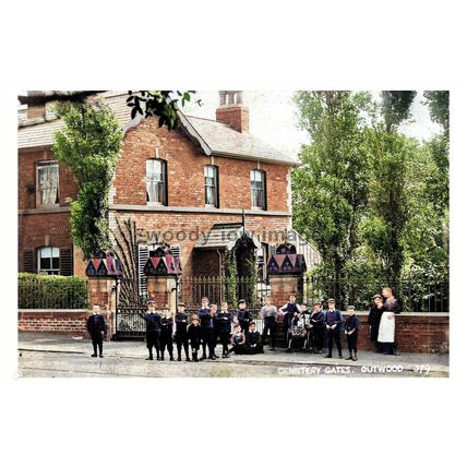 ptc3217 - Yorks. - Children outside the Cemetery Gates in Outwood - print 6x4