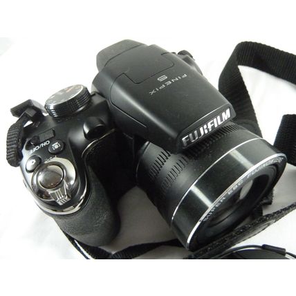 Fujifilm FinePix S4200 14.0MP 24X Zoom Digital Camera Black with 8gb SD Card*