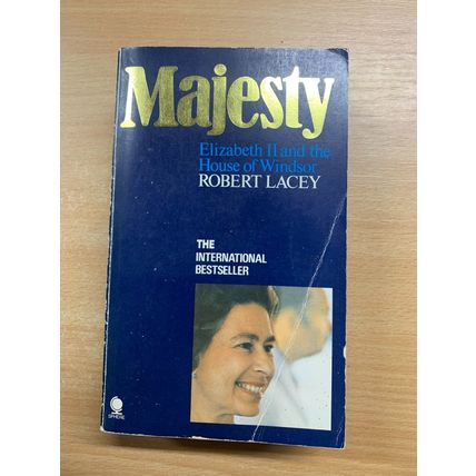1979 ROBERT LACEY "MAJESTY" QUEEN ELIZABETH II BIOGRAPHY PAPERBACK BOOK (P3)