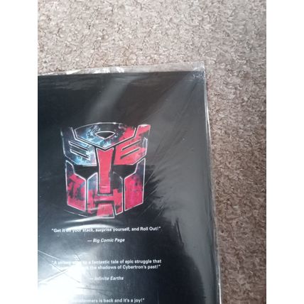 TRANSFORMERS # 8 (2019) IDW (NM Condition) POLYBAGGED WITH CARDS (CVR A)