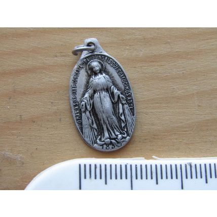 1830 Christian Vintage Medal Pendant (e491)