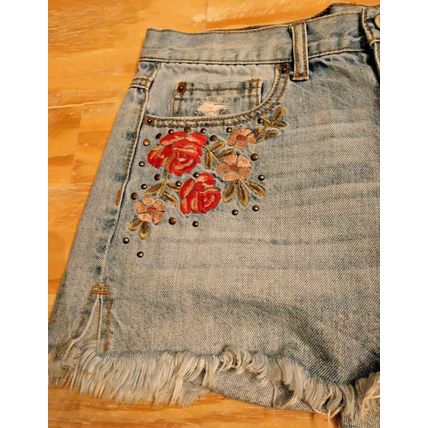 Hippie Laundry Cut-Off Shorts Wms. Size 29 Embroidered & Studs Vintage High Rise