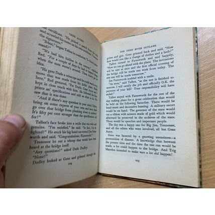 1944 1ST EDITION "GENE AUTREY & THE THIEF RIVER OUTLAWS" ILLUSTRATED BOOK (P3)