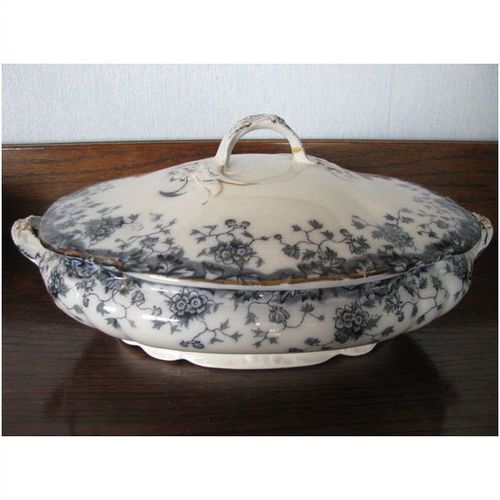 Kew blue and white heavy tureen 19th century.