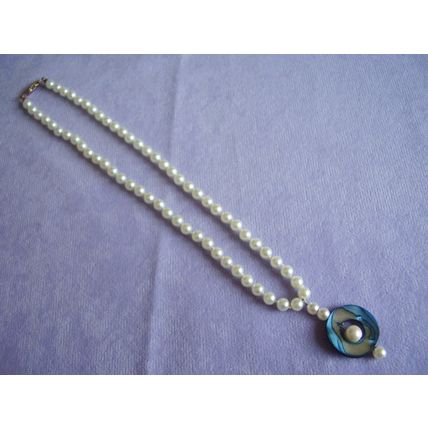 Vintage White Pearl Necklace & Blue Mother-of-Pearl Pendant Bead Retro Rope