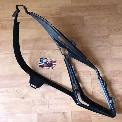 Genuine Mercedes-Benz Rubber Headlight Sealing Frame 212-826-05-91-64 Left