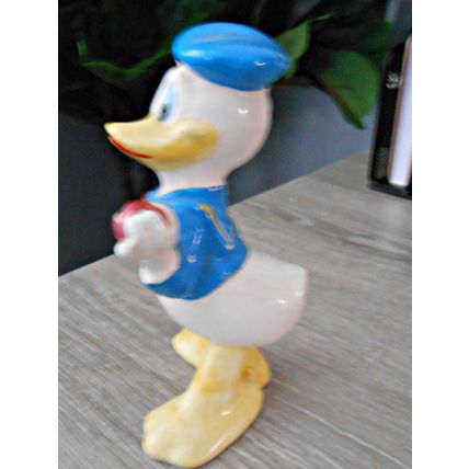 Vintage Walt Disney Productions 1973 Ceramic 5” Donald Duck With Apple Figurine