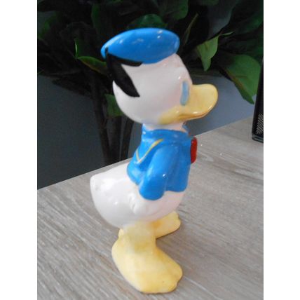 Vintage Walt Disney Productions 1973 Ceramic 5” Donald Duck With Apple Figurine