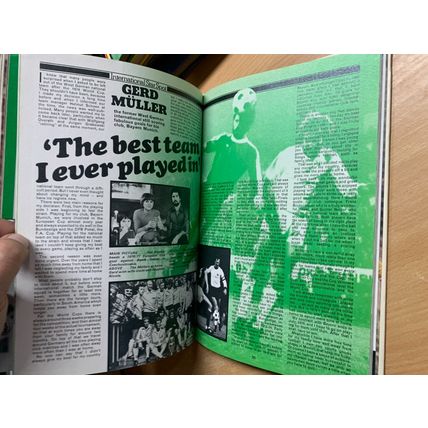 1977 "SHOOT ANNUAL 1978" KEEGAN GERD MULLER FOOTBALL SOCCER HB BOOK (P4)
