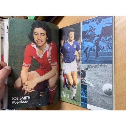 1977 "SHOOT ANNUAL 1978" KEEGAN GERD MULLER FOOTBALL SOCCER HB BOOK (P4)