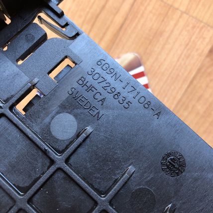 Volvo 30729835 S60 V60 V70 S80 XC90 XC60 XC70 ECM Bracket Holder