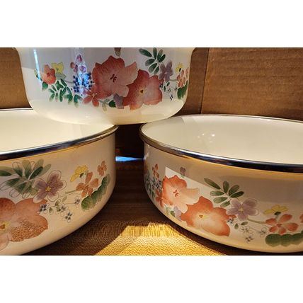 Vintage Floral 1980's Set of 3 Nested Metal Bowls & Lids