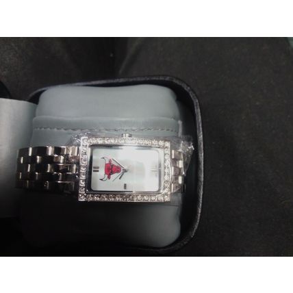 LogoArt Chicago Bulls Quartz Analog Ladies Watch