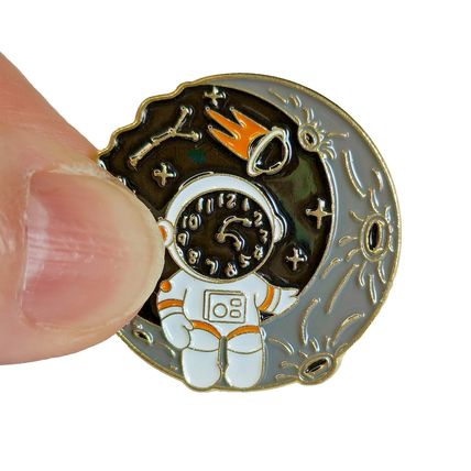 Spaceman Pin Badge Enamel 3.0 cm x 3.0 cm Fun Comic Fun Collectable BA120