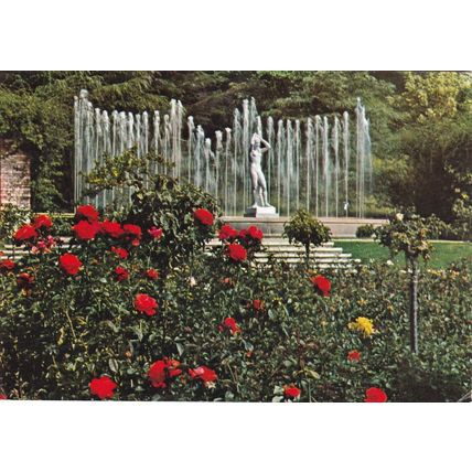 Madrid Parque del Oeste Rosaleda Spain Postcard posted crease