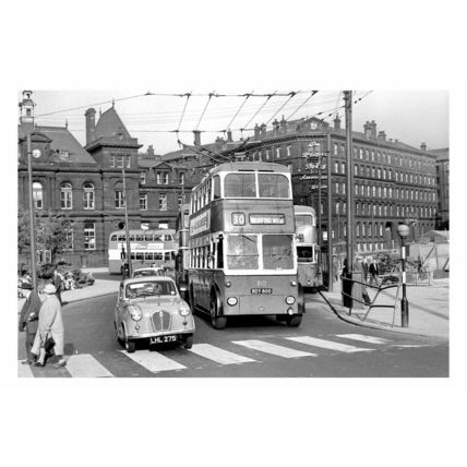 pu0586 - Bradford Trolleybus 810 in City Centre - print 6x4