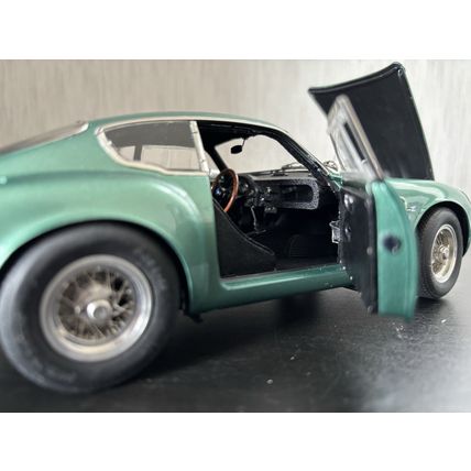 CMC M-132 Aston Martin DB4 GT Zagato 1961, Metallic Green 1:18 - VGC