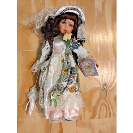 Cathay Collection Doll "LINDA" /Porcelain - includes box! FAST SHIPPING!