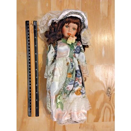 Cathay Collection Doll "LINDA" /Porcelain - includes box! FAST SHIPPING!