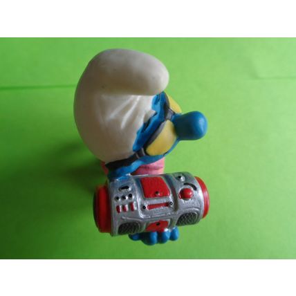 Hip hop smurf with radio