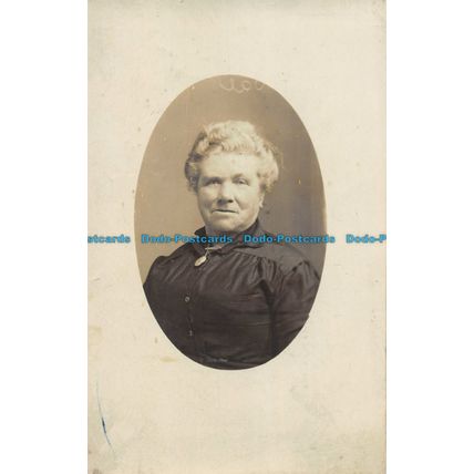 R055835 Old Postcard. Woman Portrait