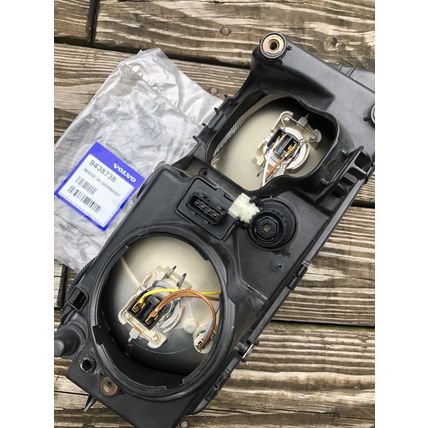 Volvo 8628403 Headlight Headlamp Head Light Lamp Assembly Right OEM C70 S70 V70
