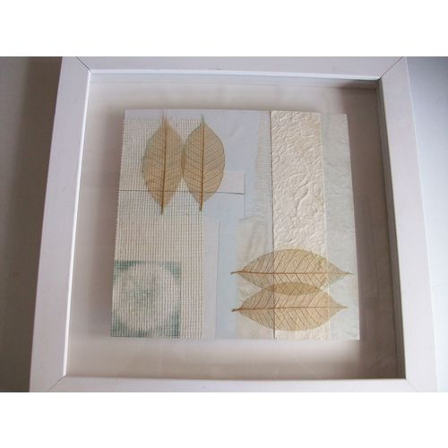 LEAF DESIGN SQUARE WALL HANGING WHITE FRAME 32x32x4.5cms **GC**
