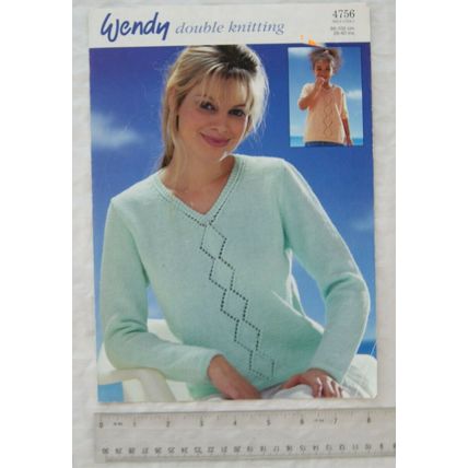 Vintage: Wendy 4756 mother & daughter sweaters, DK, 26-40 inch, 66-102 cm