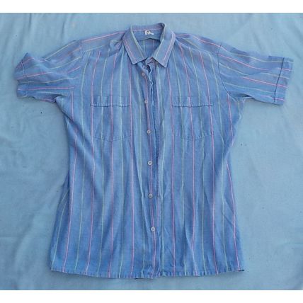 VINTAGE MEN'S COLLARED SHORT SLEEVED FULL BUTTONED SHIRT. BLUE/COLOURED STRIPES