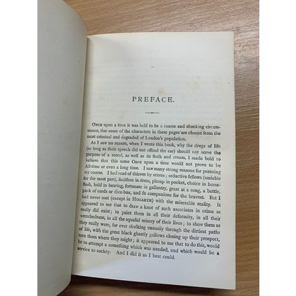 1892 CHARLES DICKENS "OLIVER TWIST" ILLUSTRATED FICTION ANTIQUE BOOK (P4)
