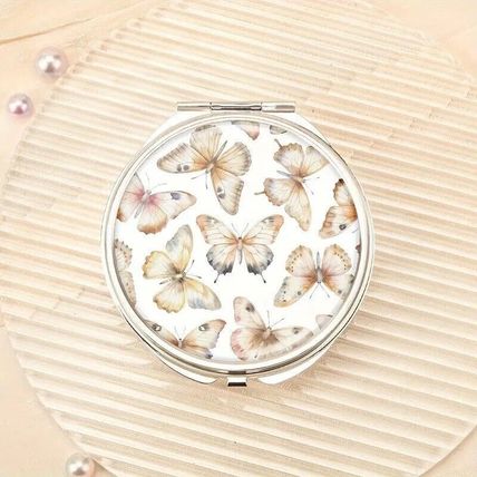 Butterfly 3-Compartment Pill Organizer With Mirror