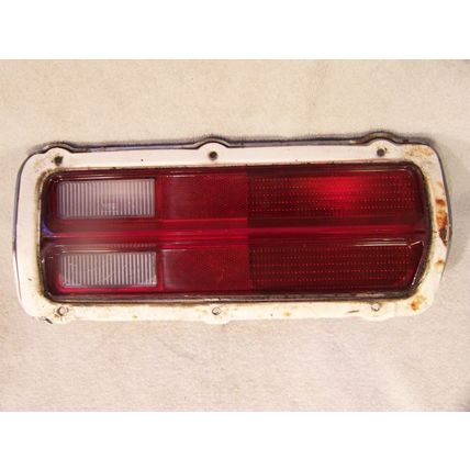 1976 1977 VOLARE ROAD RUNNER RH TAILLIGHT #3881004 PLYMOUTH