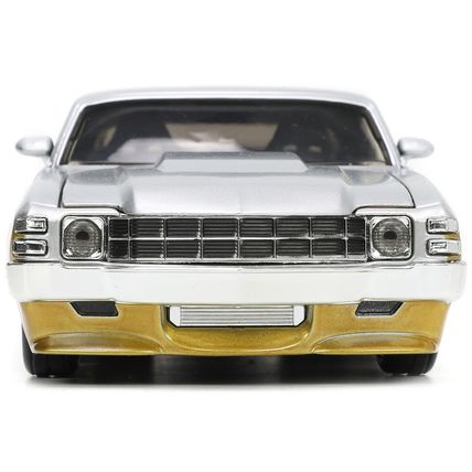 1970 Chevrolet Chevelle SS Gold and Silver Metallic "Bigtime Muscle" 1/24 Die...