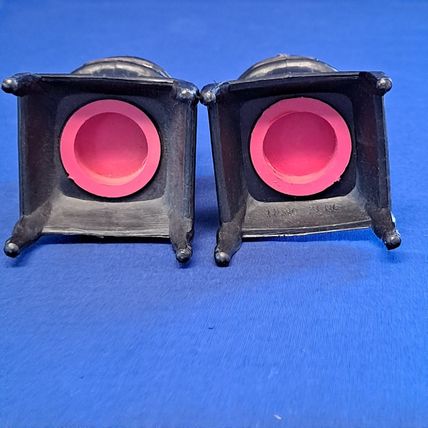 Vintage POT BELLY STOVE Salt & Pepper Shaker Set 3 3/4" Plastoc Wood Oven Spice