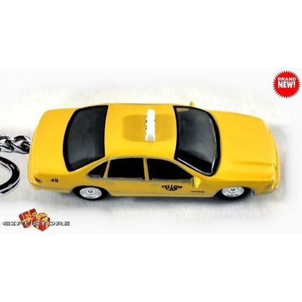 RARE KEYCHAIN TAXI CAB YELLOW CHEVY CAPRICE NEW YORK SOUVENIR GREAT GIFT