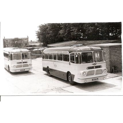 Black & White Photograph of Maidstone & District Motor Services Ltd. - 413 FKL